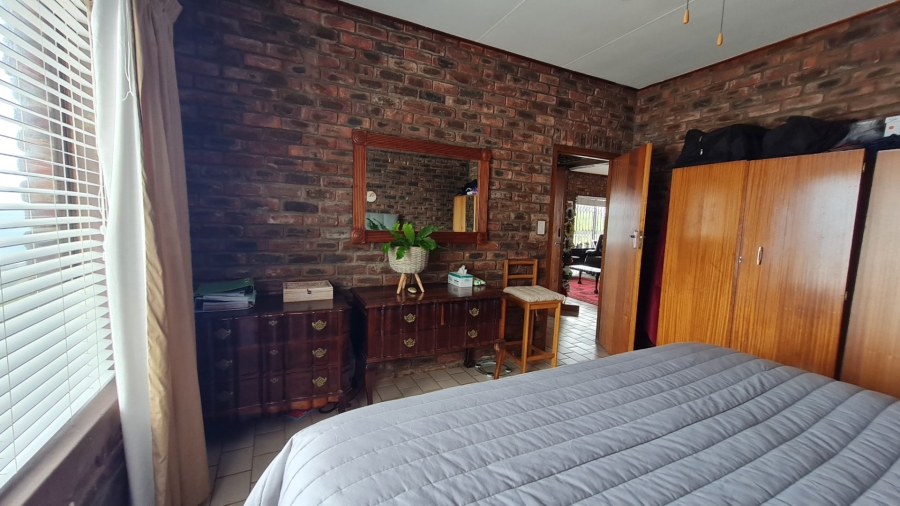 5 Bedroom Property for Sale in Dana Bay Western Cape